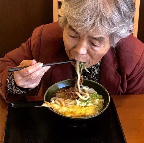 娱乐吃瓜酱老人头像,揭秘娱乐吃瓜酱老人头像背后的故事